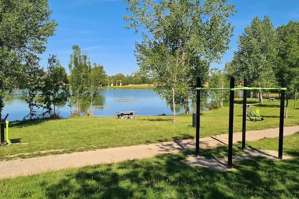 Maison Au Bord Du Lac Cagnac-les-Mines Holiday home