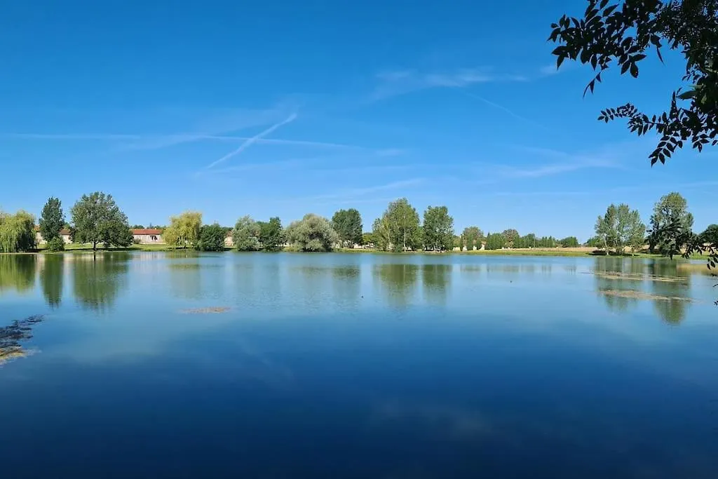 Holiday home Maison Au Bord Du Lac Cagnac-les-Mines
