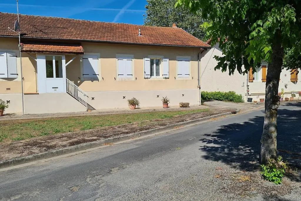 Holiday home Maison Au Bord Du Lac Cagnac-les-Mines