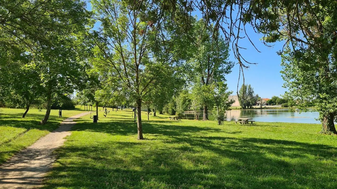 Holiday home Maison Au Bord Du Lac Cagnac-les-Mines