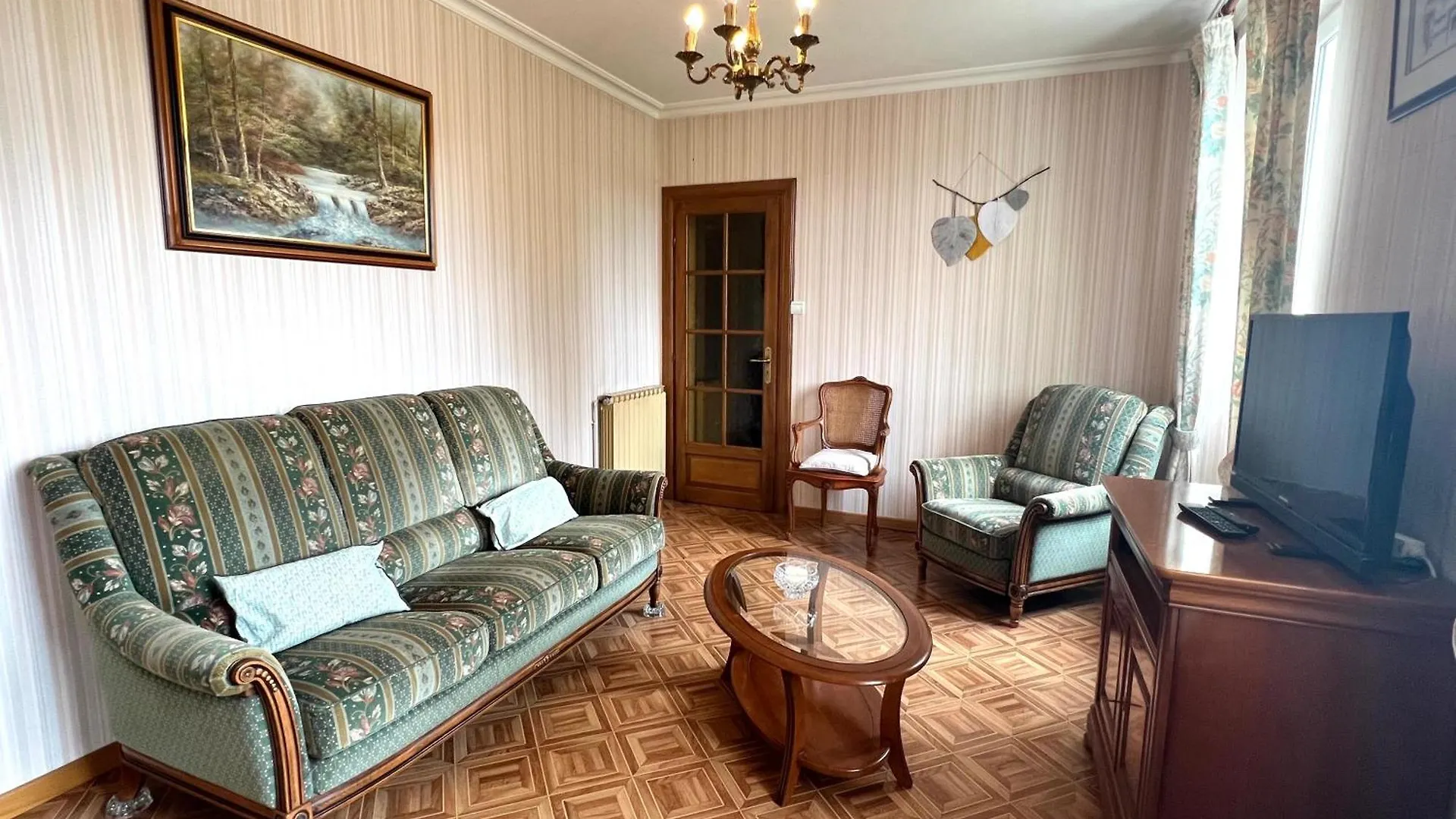 Holiday home Maison Au Bord Du Lac Cagnac-les-Mines